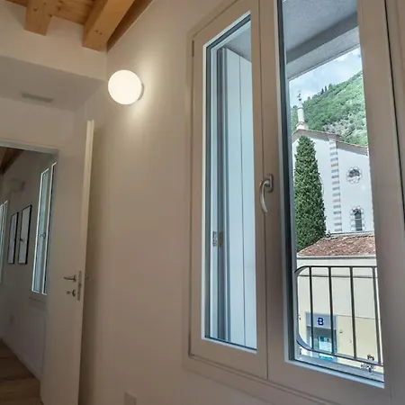 Modern Lungolago Di Appartamento *