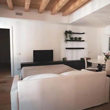 Appartamento Modern Lungolago Di