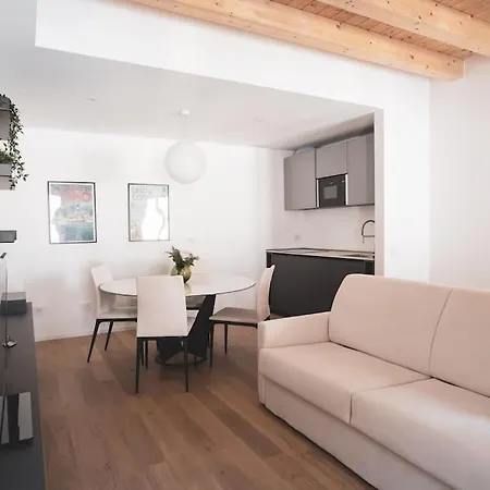 Appartamento Modern Lungolago Di *