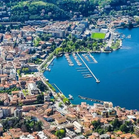 Modern Lungolago Di Côme