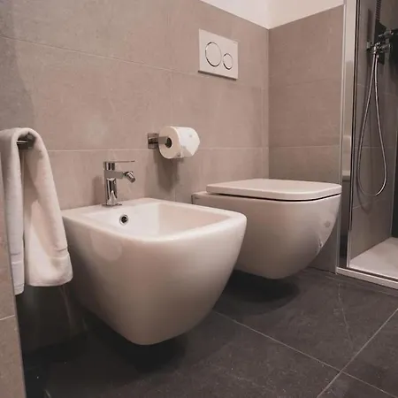 Modern Lungolago Di