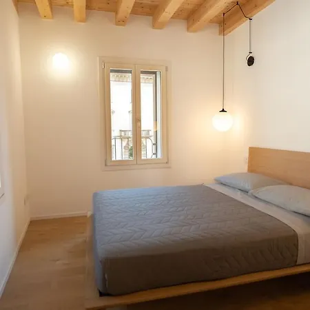 Modern Lungolago Di