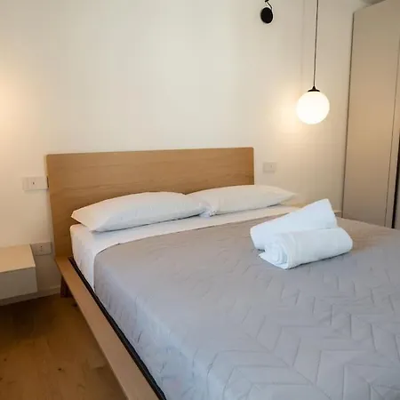 Modern Lungolago Di * Côme