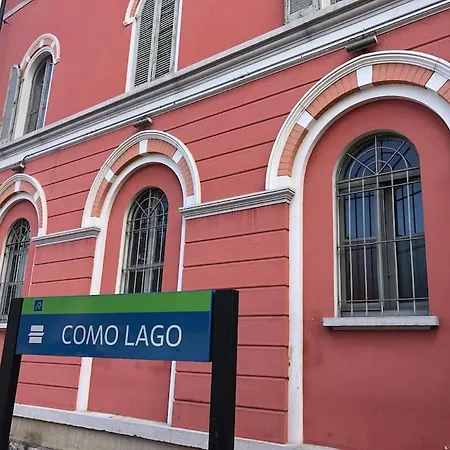 Modern Lungolago Di كومو
