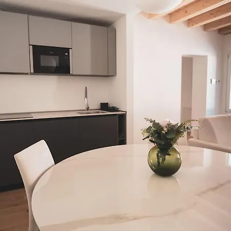 Modern Lungolago Di * Côme