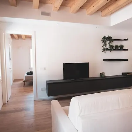 Modern Lungolago Di Appartement Como