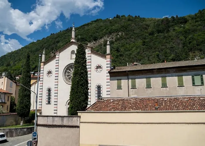 Modern Lungolago Di