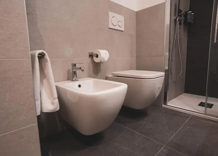 Modern Lungolago Di