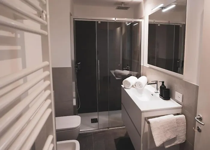 דירה Modern Lungolago Di קומו