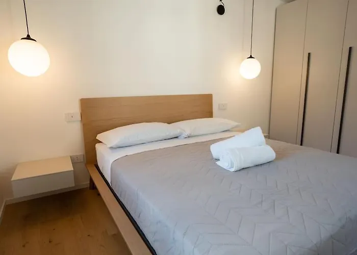 Modern Lungolago Di * קומו