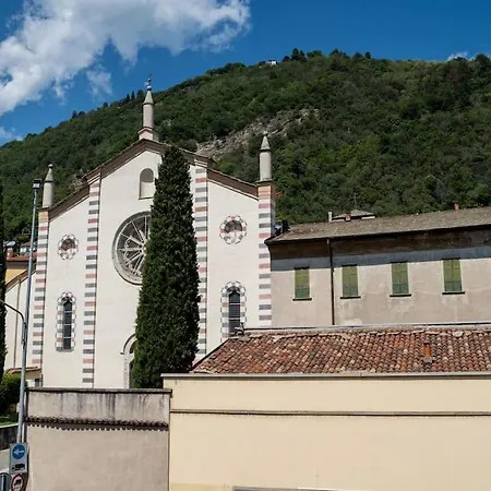 Modern Lungolago Di
